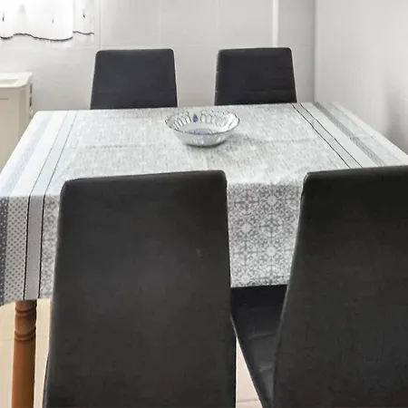 Cozy In With Kitchen Apartment